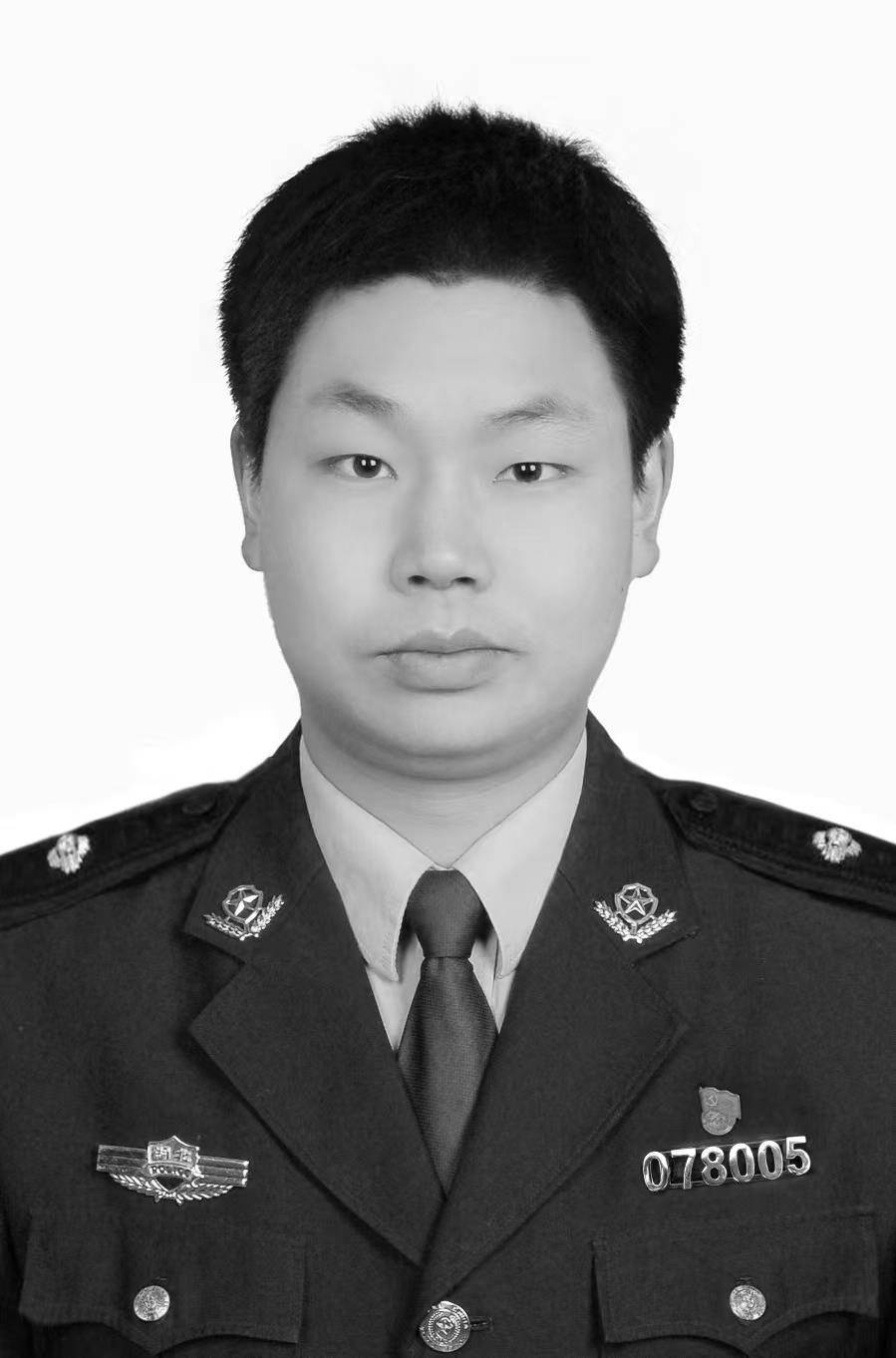 英山县公安局金家铺派出所所长袁创遗体告别仪式_袁创因公牺牲情况_湖北一派出所所长因公牺牲