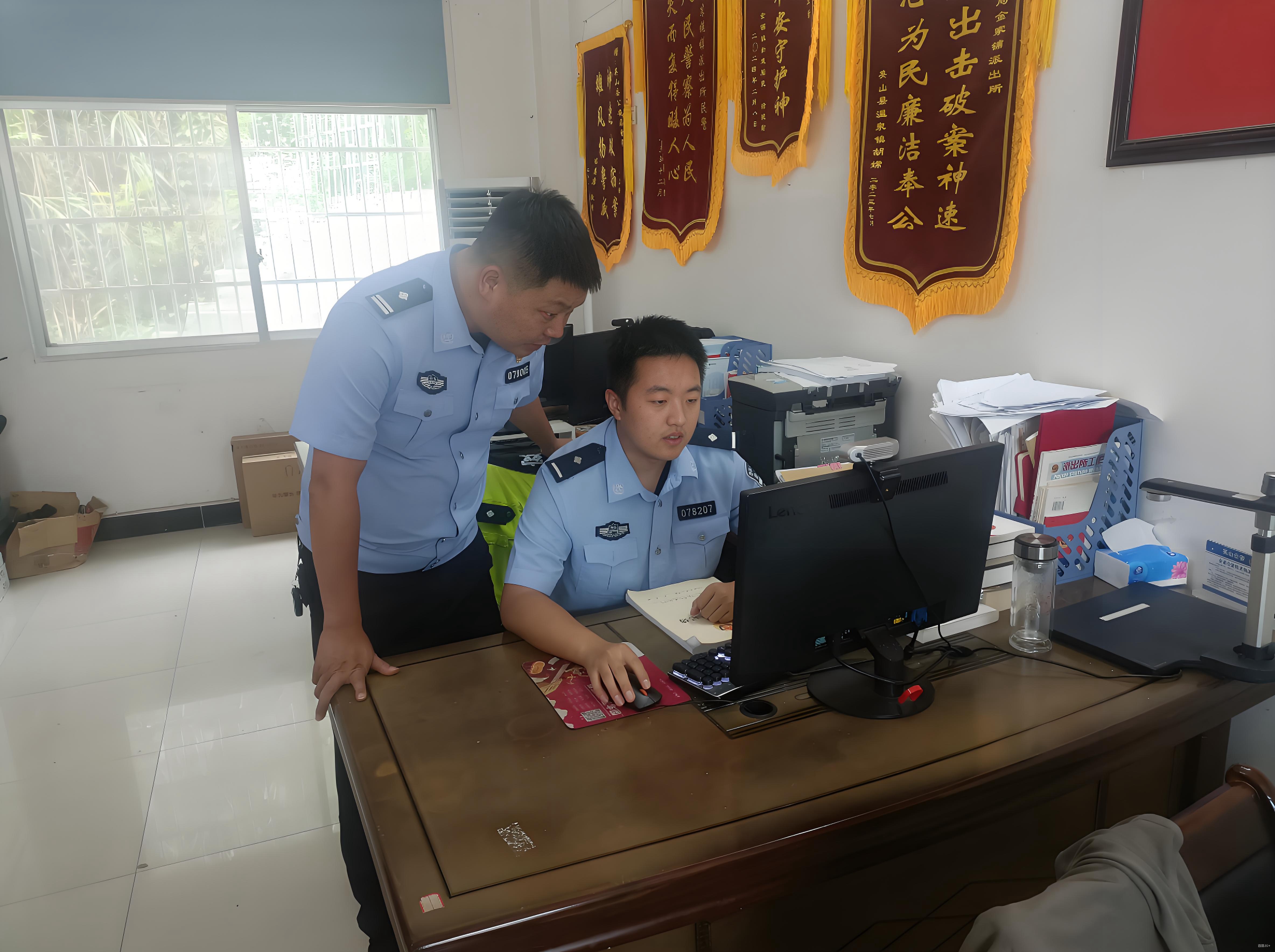 袁创因公牺牲情况_英山县公安局金家铺派出所所长袁创遗体告别仪式_湖北一派出所所长因公牺牲