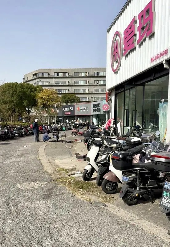 上海电动自行车门店经营现状_今起这些电动自行车全面禁售_电动自行车新国标全面下架