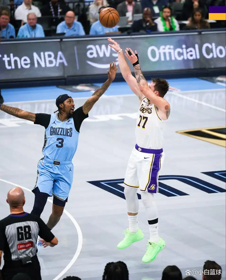 NBA杯:东契奇44+12湖人逆转灰熊 莫兰特14中3里夫斯21+4