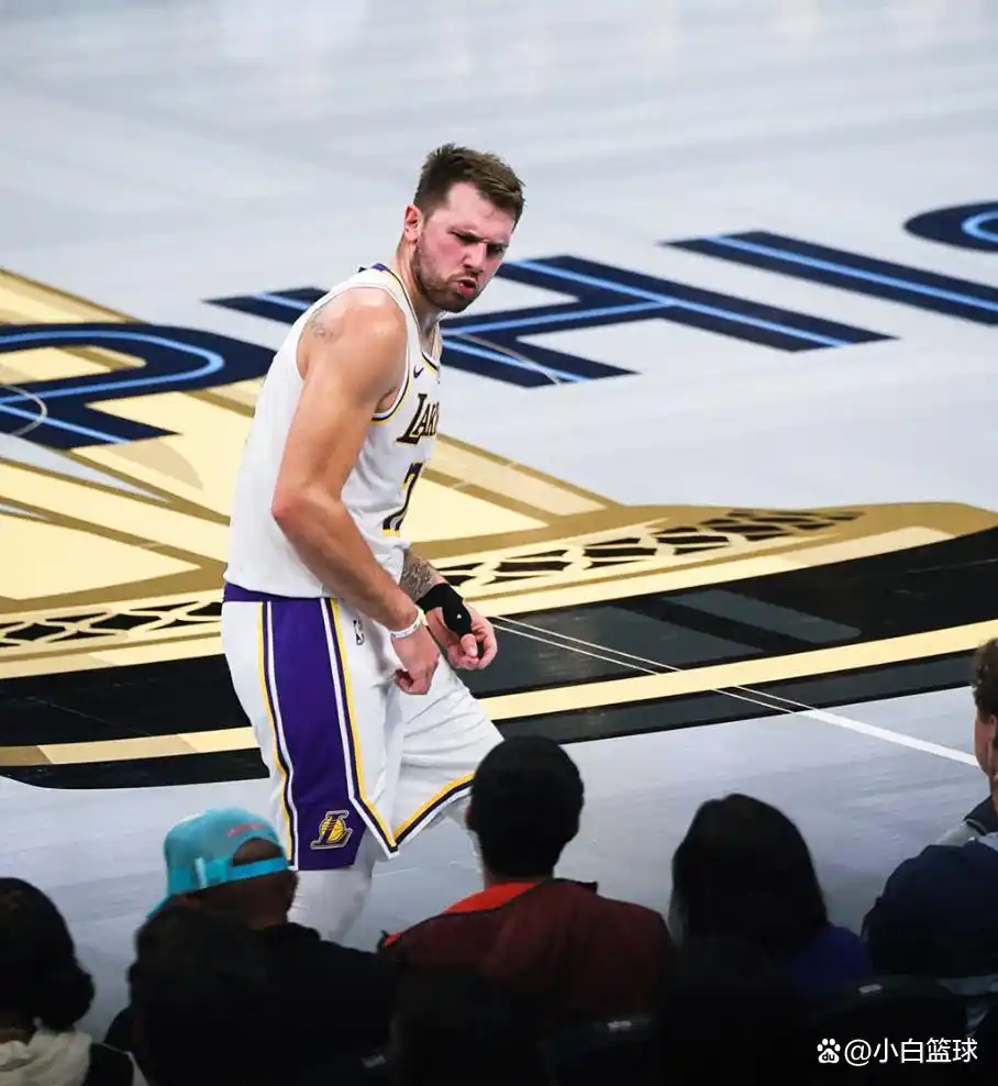 东契奇44分比赛回顾_东契奇44+12+6完爆莫兰特，里皇退位艾顿0篮板，湖人15_NBA比赛日湖人灰熊