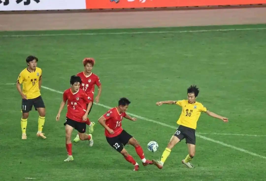 “苏超”元年-“黑马”泰州点球大战击败南通夺冠_2025年江苏省城市足球联赛南通队点球大战失利分析_南通队苏超夺冠历程回顾