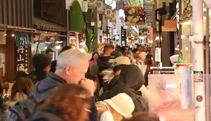 高市搞事后,中国游客赴日酒店预订量暴跌超五成