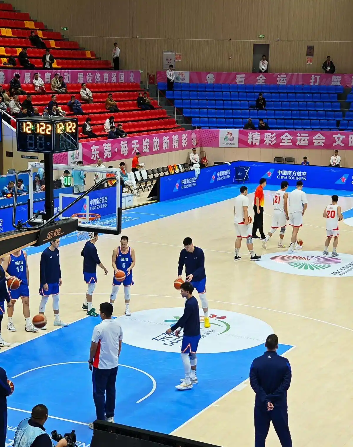 狂轰124:61,四川打崩湖北队!周琦24+18怒吼庆祝,全运会冠军成囊中物