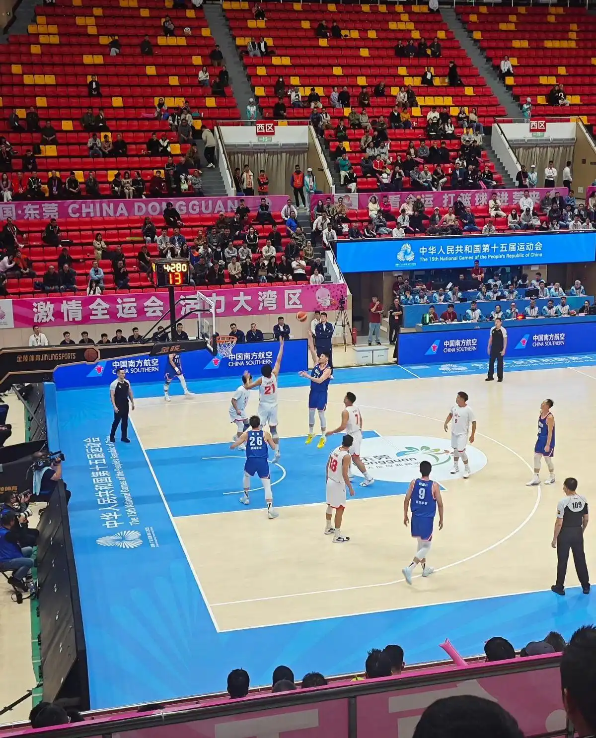 组图:四川全运男篮大胜湖北 周琦内线进攻_周琦领衔四川男篮实力分析_四川男篮全运会冠军