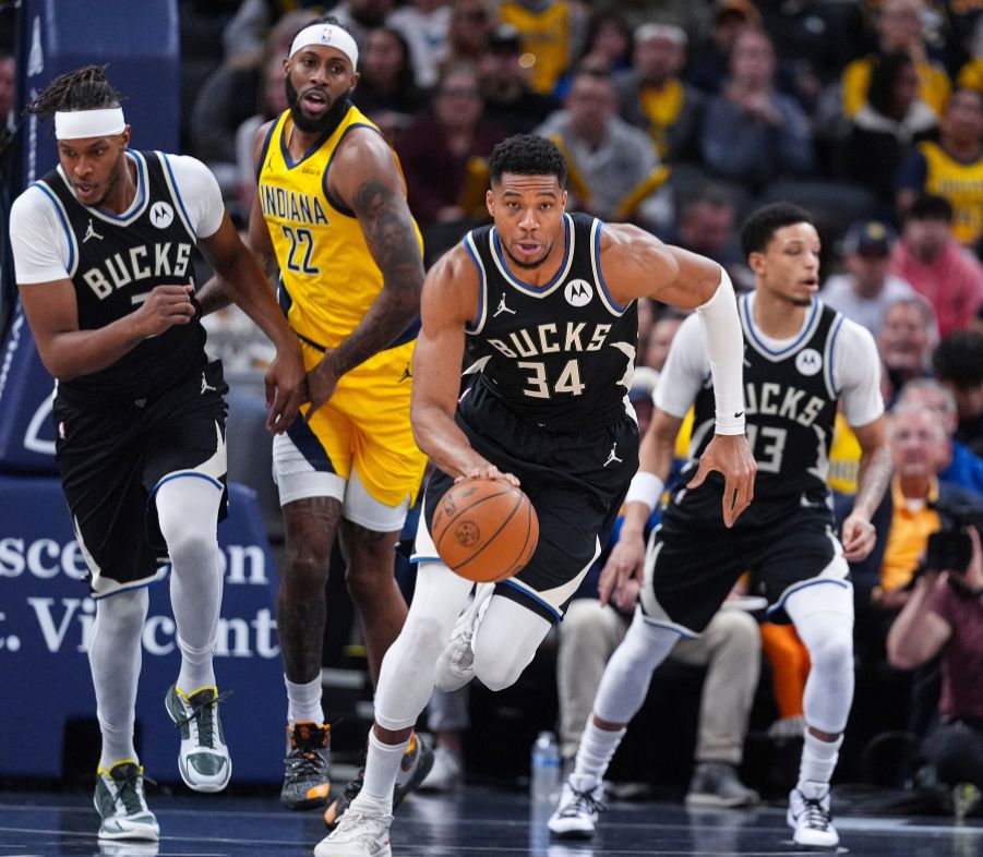 字母哥33+13送压哨绝杀 雄鹿客场险胜步行者_扬尼斯雄鹿绝杀步行者_字母哥高光表现数据