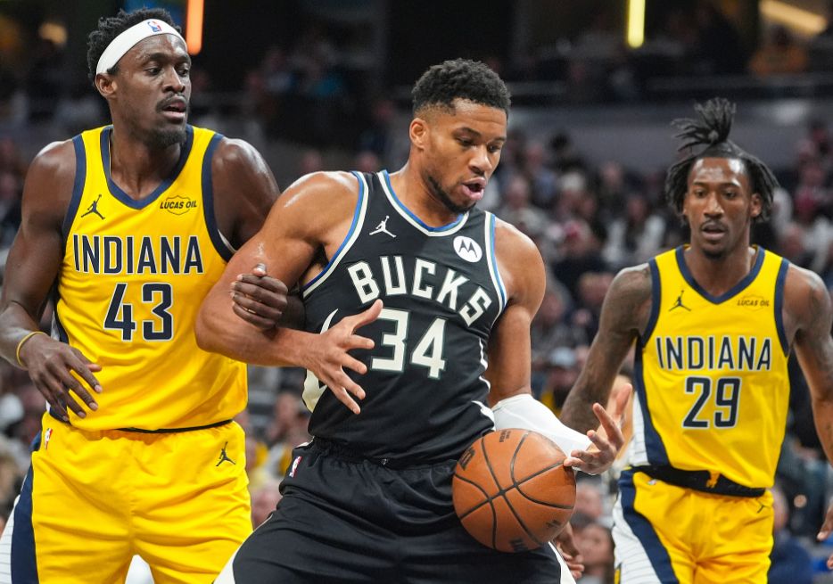 字母哥33+13送压哨绝杀 雄鹿客场险胜步行者_字母哥高光表现数据_扬尼斯雄鹿绝杀步行者