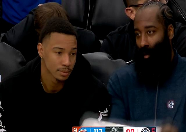 哈登和詹姆斯打球_快船主场被雷霆翻盘_哈登背靠背下半场表现