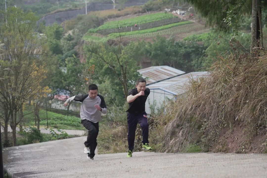 渠县法院职工运动会_干警团队精神_职工趣味运动会新闻稿