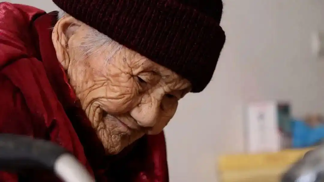 郑州115岁老人：90多还为重孙做棉衣_李陈氏115岁寿宴_河南郑州最长寿老人