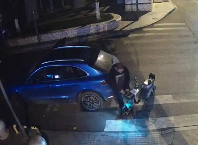 资阳网约车司机盗窃电瓶案调查_驾驶保时捷偷共享单车电瓶 犯罪嫌疑人被刑拘_男子开保时捷跑顺风车 偷190块电瓶