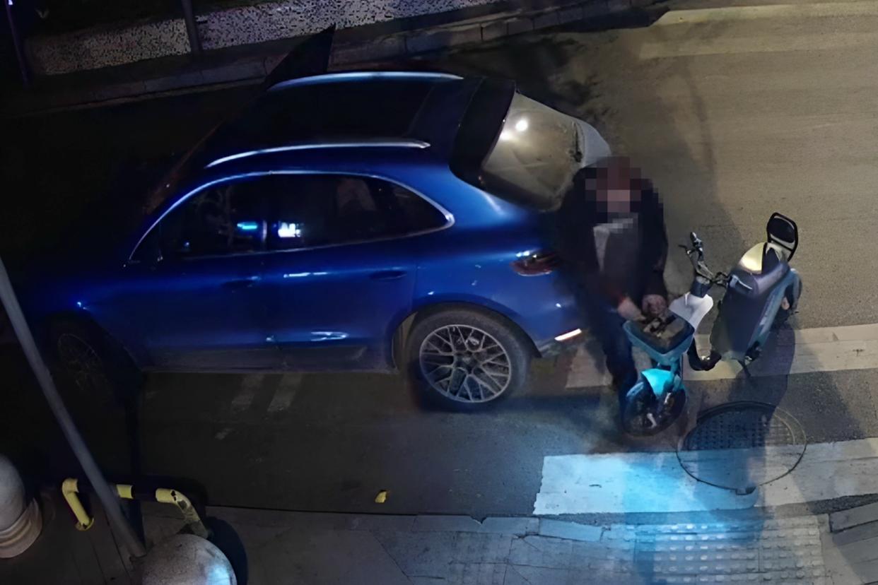 保时捷SUV顺风车司机盗窃案_男子开保时捷跑顺风车 偷190块电瓶_资阳盗窃电动车电瓶案