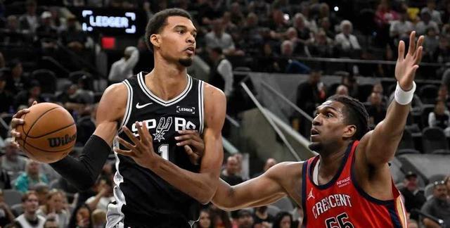 篮球比赛对阵图_马刺5-out进攻体系战术细节_NBA比赛战术分析