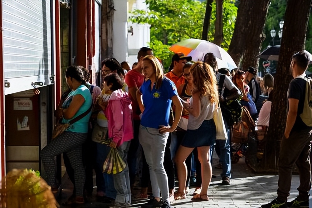 委内瑞拉130玻利瓦尔汇率冻结_委内瑞拉最低工资购买力下降_委内瑞拉经济崩溃