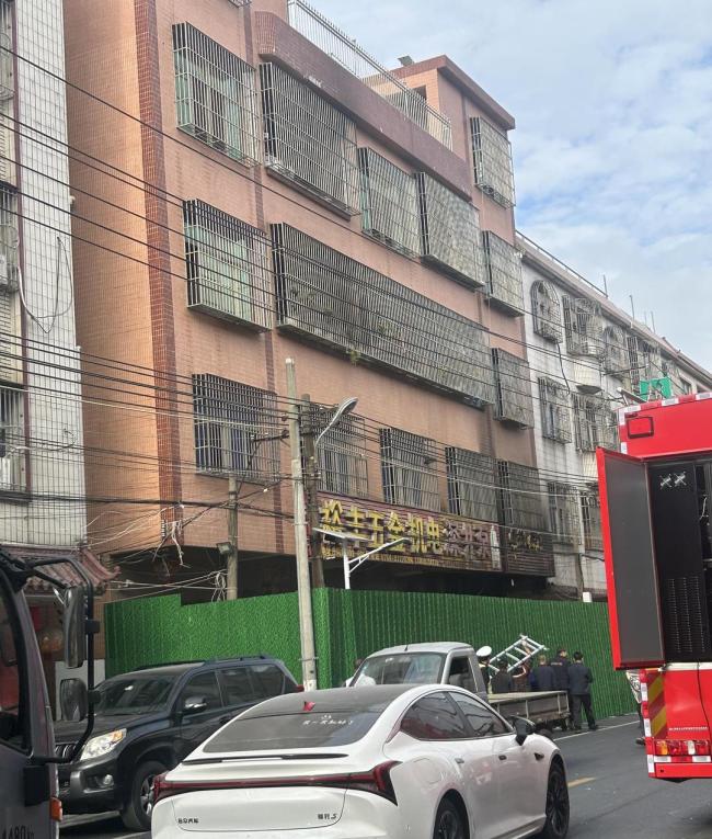 广东致12死火灾:10岁女孩冒火逃生