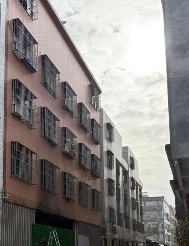 广东致12死火灾:10岁女孩冒火逃生 事故原因正彻查