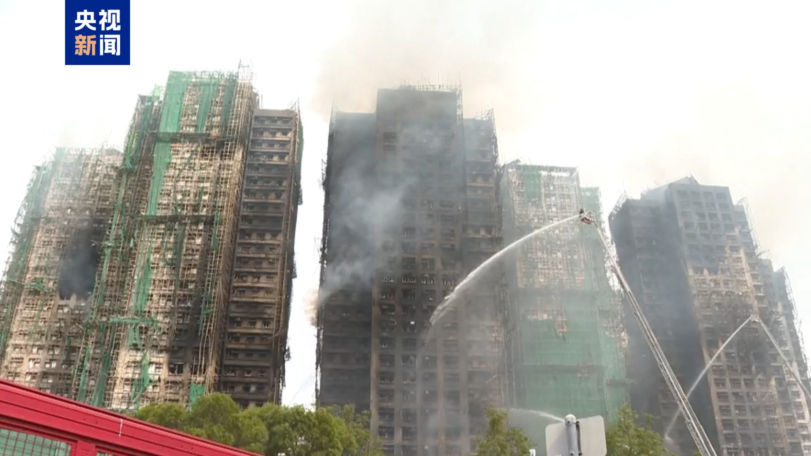 李家超讲述香港大埔火灾全面受控细节:从火海救援到灾民安置全解析