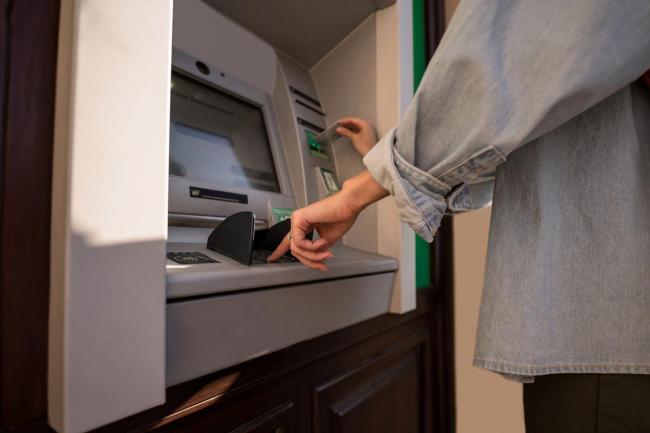 律师银行取款4万遭盘问:具体买什么