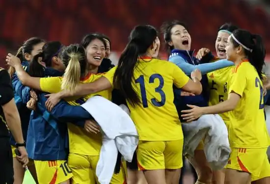上海队马英双独中两元_全运女足-上海赢下“京沪之战” 成年组比赛四强产生_十五运会足球女子成年组交叉赛