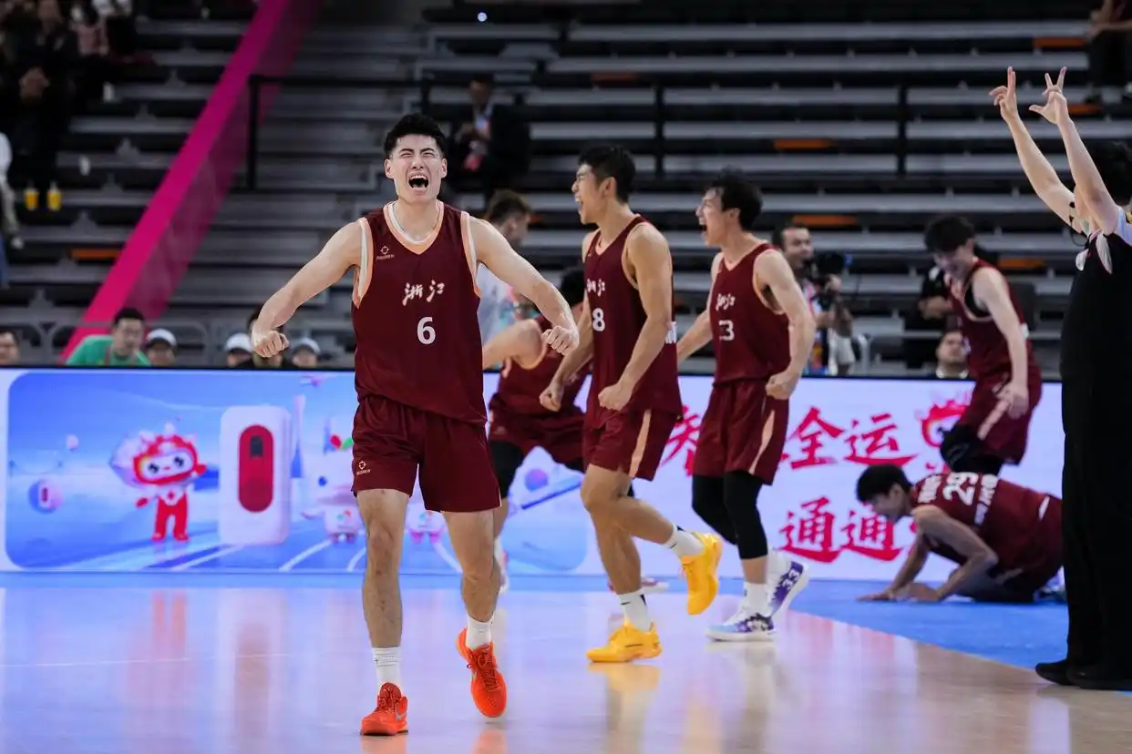 全运男篮-四川负浙江无缘决赛 胡金秋遭包夹_全国运动会篮球男子成年组半决赛 浙江队爆冷战胜四川队 广东队击败辽宁队