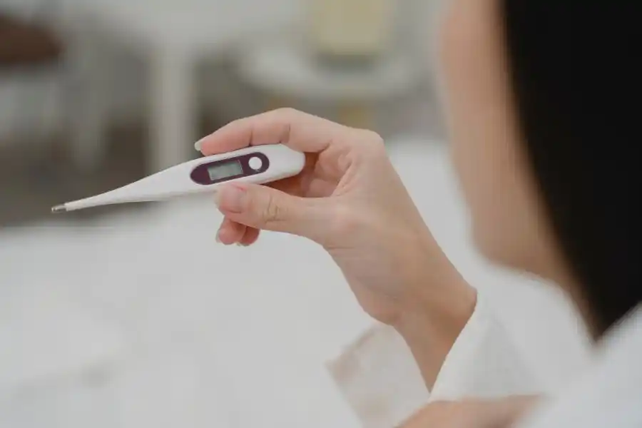 水银体温计禁产日期_含汞血压计淘汰政策_电子体温计没水银体温计准？医生解答