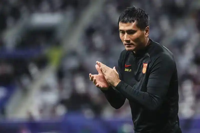 2025熊猫杯国际足球锦标赛 U22国足邵佳一考察 越南队0比1输球_2030世界杯没戏?u22国足负越南 邵佳一观战面露难色