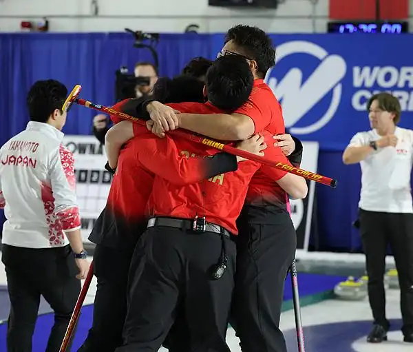 中国冰壶男女队双双锁定米兰冬奥会资格_中国男子冰壶队晋级米兰冬奥会_米兰冬奥冰壶团体赛：中国男女队双双晋级 成亚洲唯一