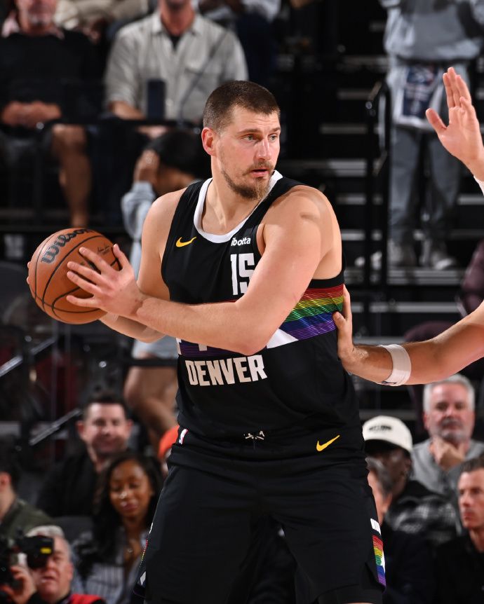 约基奇55+12+6:单节25分创多项纪录 率掘金升第二冲MVP