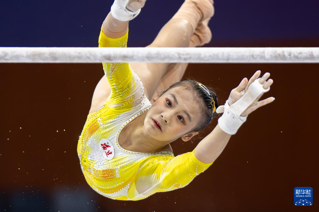 全运会｜体操：邱祺缘“磨难”中夺冠 广西队揽一金一银_第十五届全国运动会女子高低杠决赛 邱祺缘夺冠 肇庆体操比赛