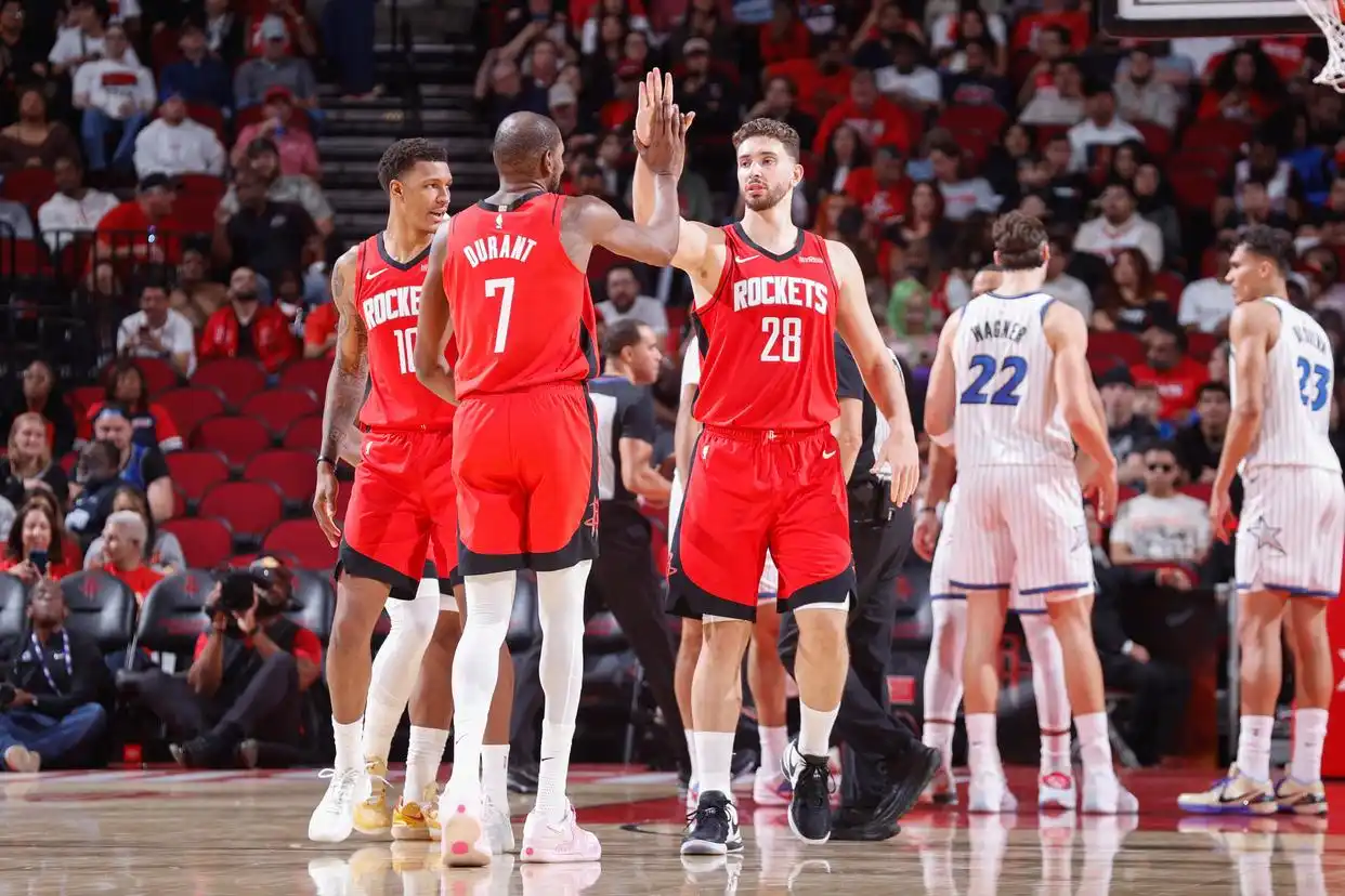 官方实力榜:雷霆居首掘金第二 湖人排第7勇士no.8_雷霆掘金火箭尼克斯活塞实力分析_NBA最新实力榜排名