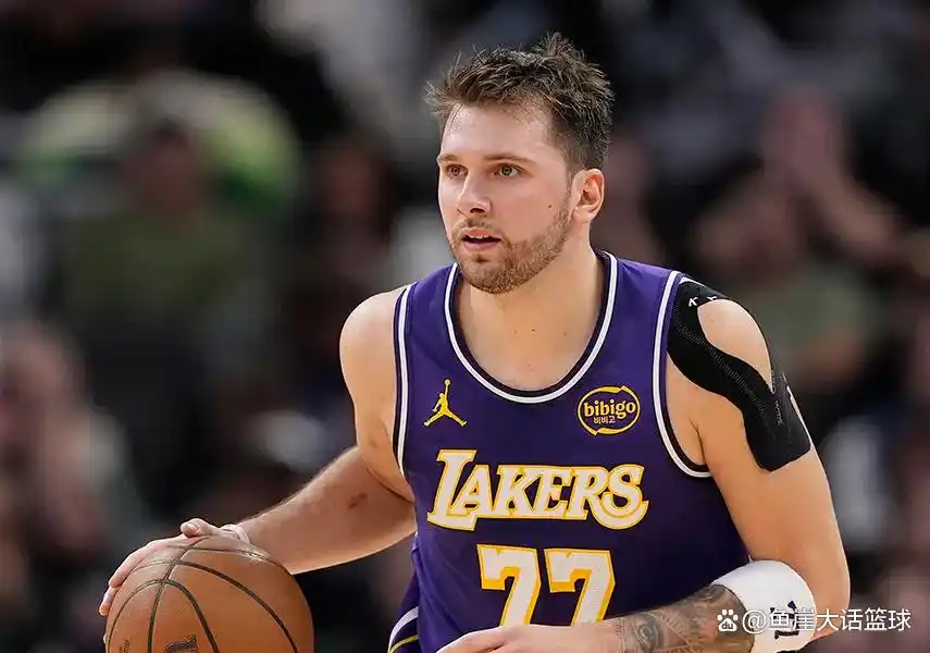 湖人击败雄鹿 东契奇里夫斯 湖人化学反应_湖人胜雄鹿 东契奇果断出手无视字母哥