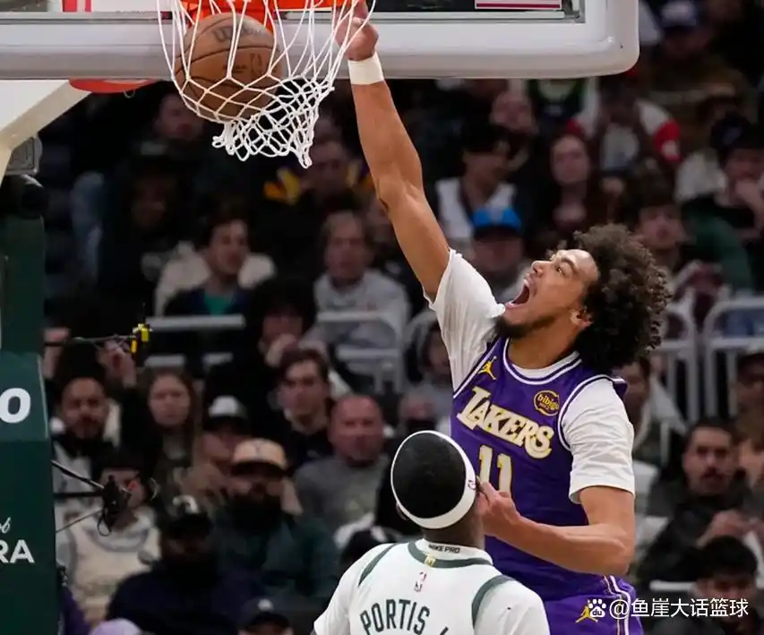 湖人胜雄鹿 东契奇果断出手无视字母哥_湖人击败雄鹿 东契奇里夫斯 湖人化学反应