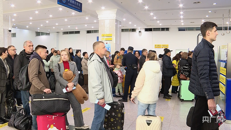 满洲里公路口岸俄罗斯免签政策 俄罗斯游客满洲里海关通关体验 满洲里中俄跨境旅游消费热_中国公民赴俄免签政策将于近期生效