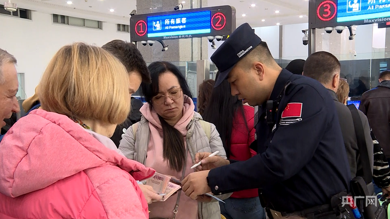 满洲里公路口岸俄罗斯免签政策 俄罗斯游客满洲里海关通关体验 满洲里中俄跨境旅游消费热_中国公民赴俄免签政策将于近期生效