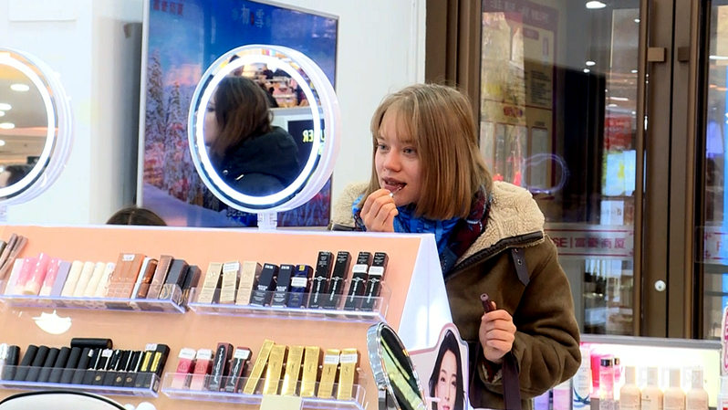 满洲里公路口岸俄罗斯免签政策 俄罗斯游客满洲里海关通关体验 满洲里中俄跨境旅游消费热_中国公民赴俄免签政策将于近期生效