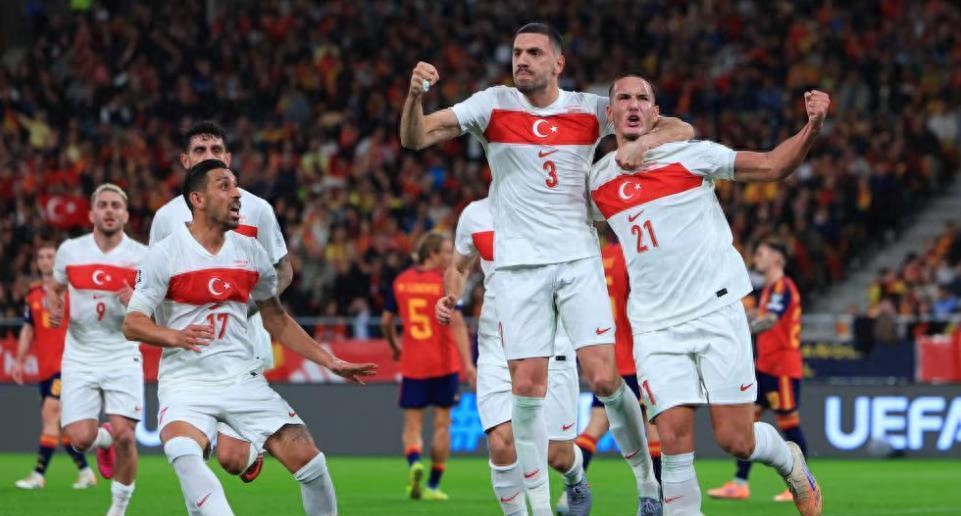 神剧本!西班牙不败金身首度告破,压哨惊险直通世界杯!