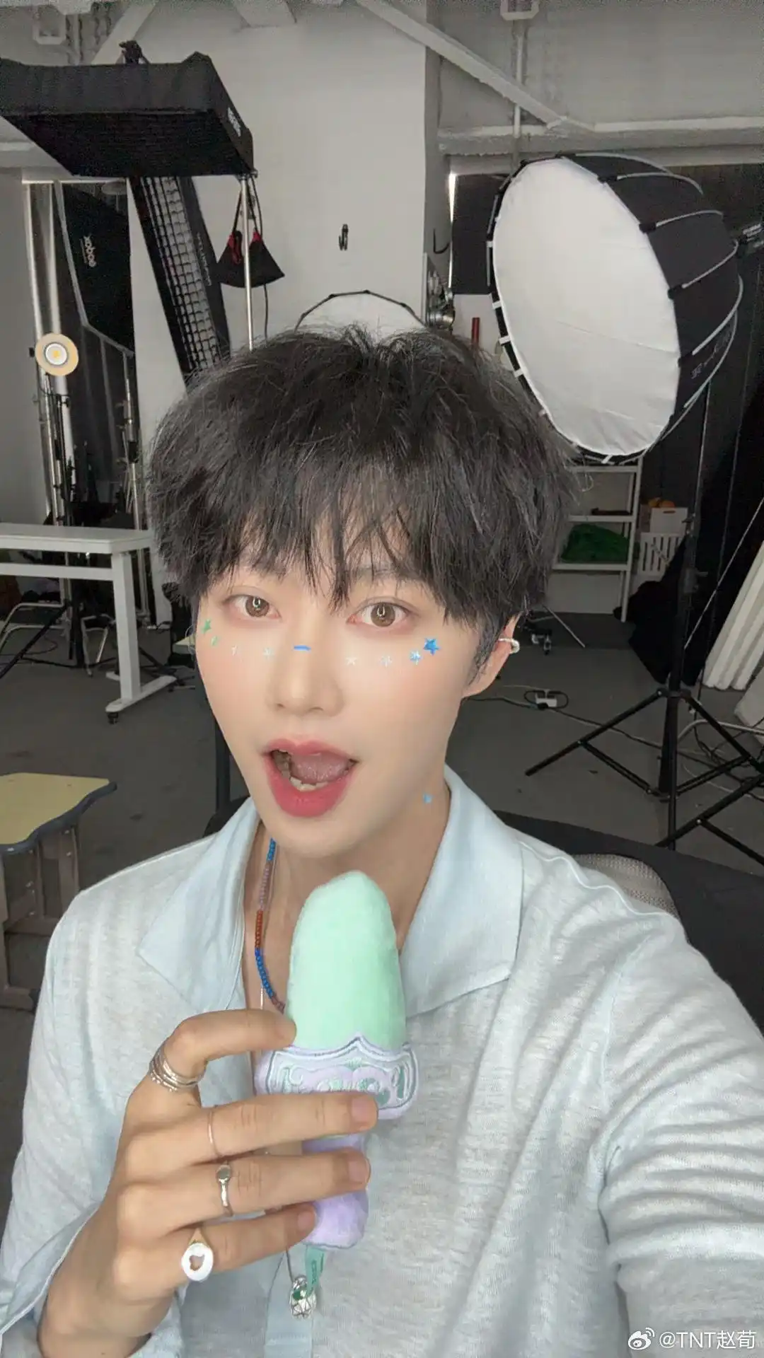 演员赵荀公布重伤十年治疗画面_赵荀十年前拍戏受伤_赵荀我是特种兵之利刃出鞘受伤经历