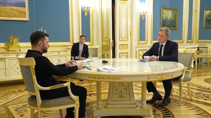 泽连斯基已收到美和平计划草案,将与特朗普通话磋商