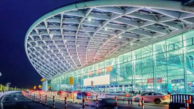 广州南站安全生产指挥中心_铁路综控员精准调度_全国最忙高铁站上演名场面