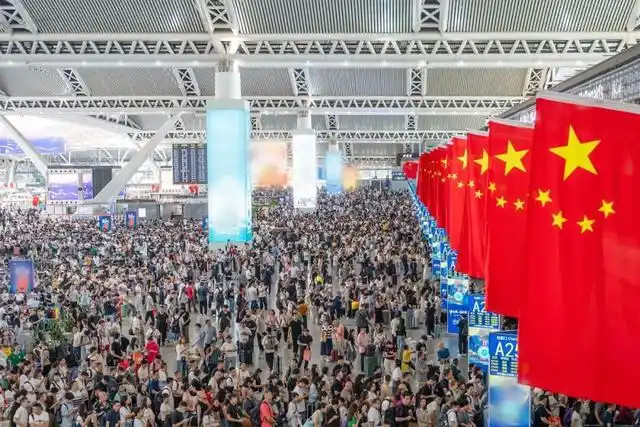 广州南站安全生产指挥中心_全国最忙高铁站上演名场面_铁路综控员精准调度