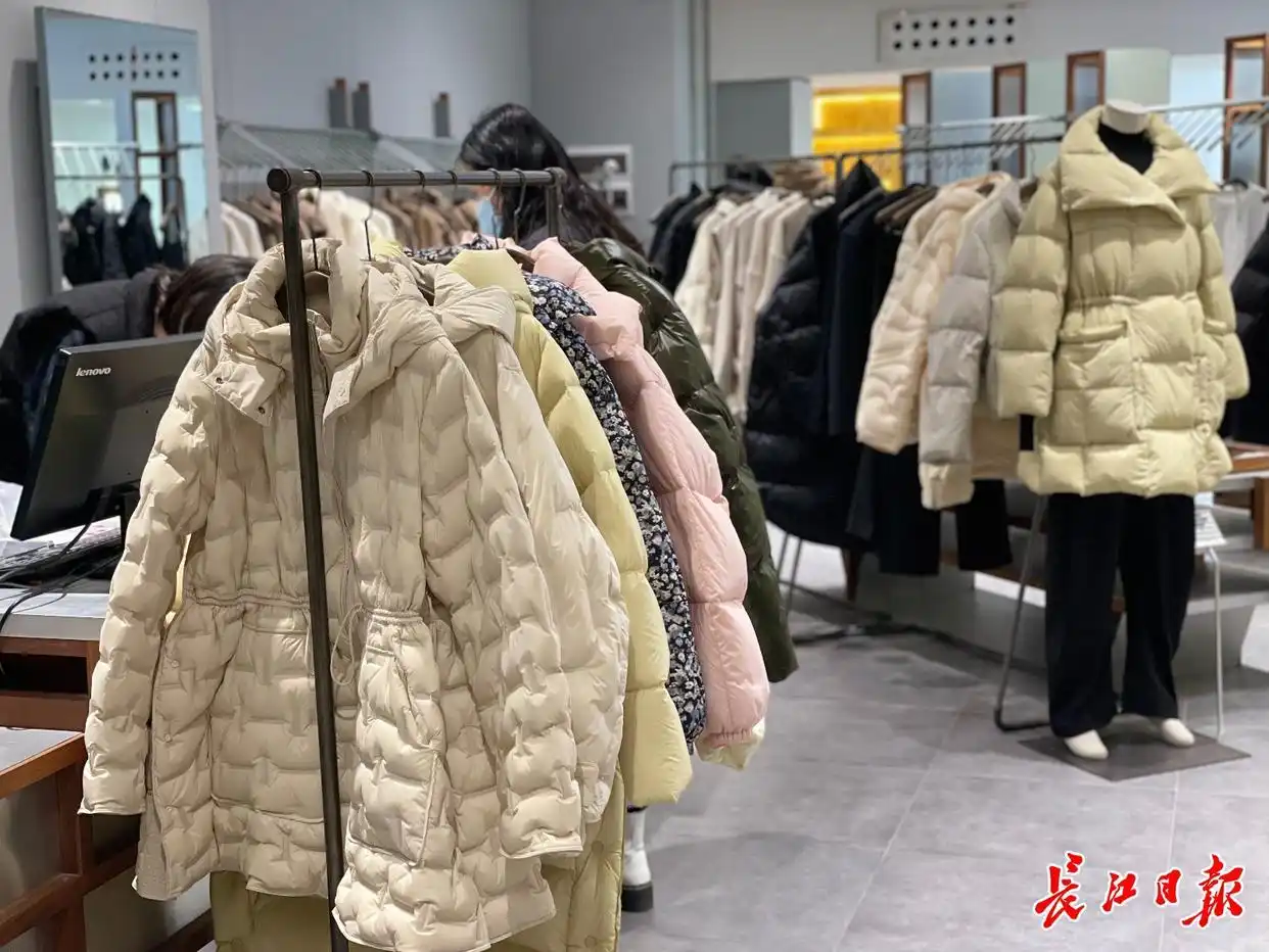 识别羽绒服好坏的方法_羽绒服价格低于300元_女装店主不建议买300元以下羽绒服