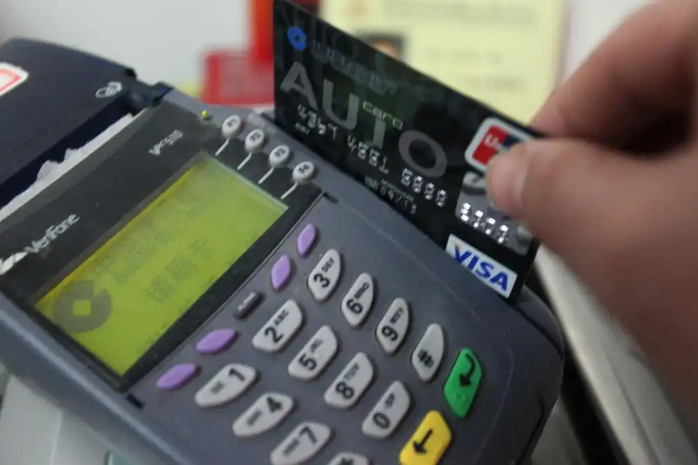 信用卡3年减少9000多万张 你还用吗_信用卡市场转型发展策略_信用卡行业规模收缩趋势