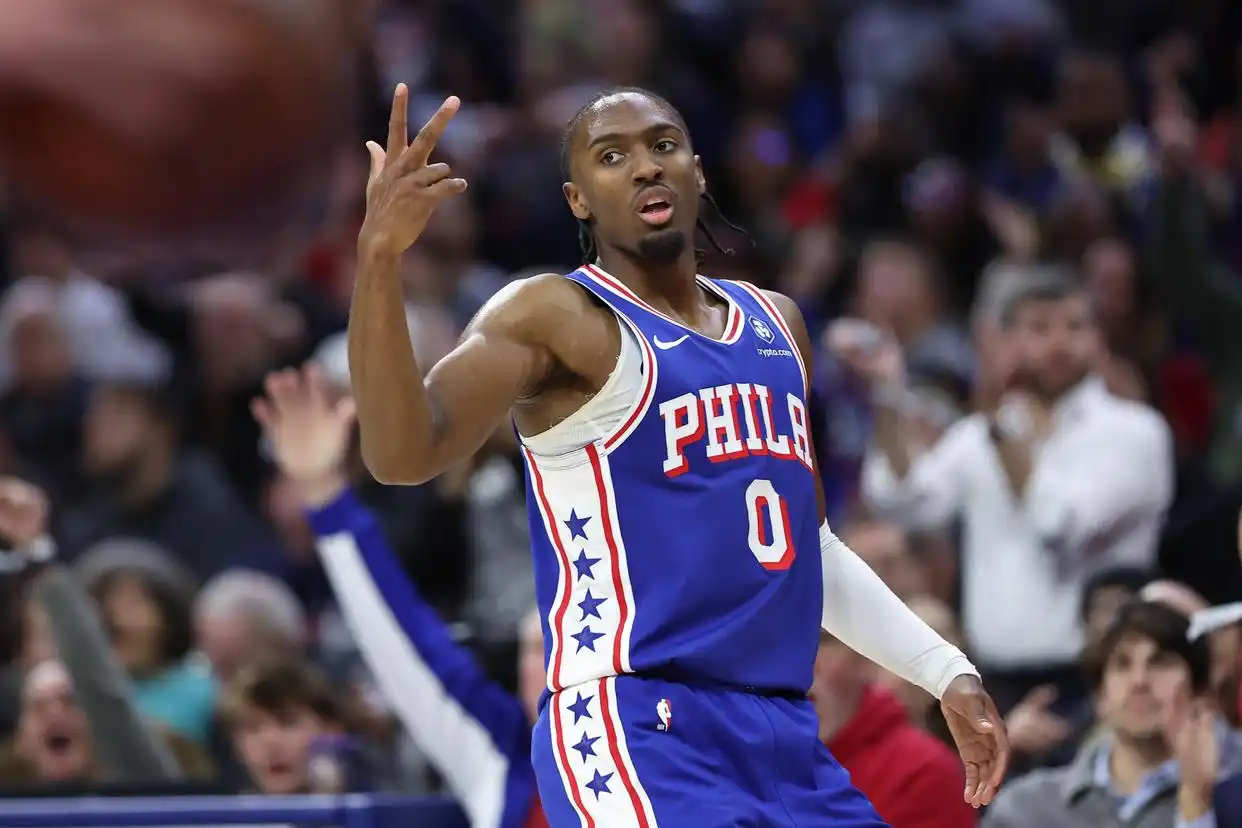 马克西狂砍54分罗林斯32+14 76人加时胜雄鹿_NBA常规赛雄鹿76人比赛 马克西54分加时赛罗林斯32分 乔治21分