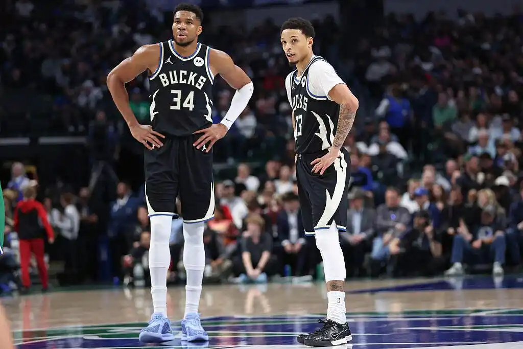 马克西狂砍54分罗林斯32+14 76人加时胜雄鹿_76人复古球衣 马克西50分 76人马克西表现