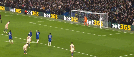 欧冠-埃基蒂克反戈 利物浦5-1结束四连败_埃基蒂克范戴克维尔茨进球_利物浦欧冠逆转法兰克福