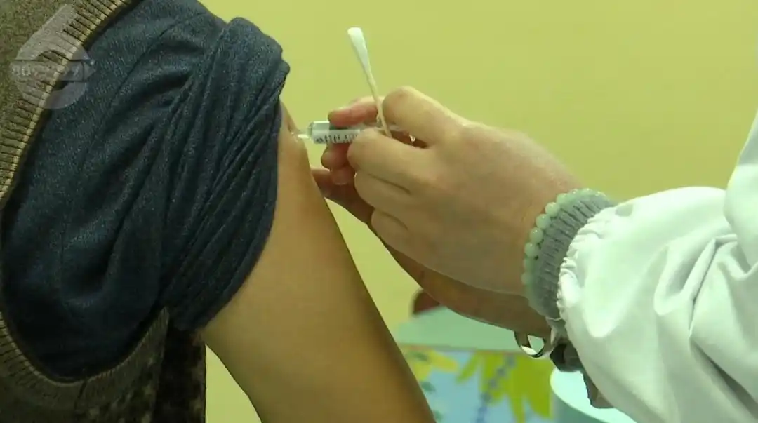 有班级因流感半数请假学生停课_呼吸道合胞病毒婴幼儿感染症状_H3N2流感病毒活动特点