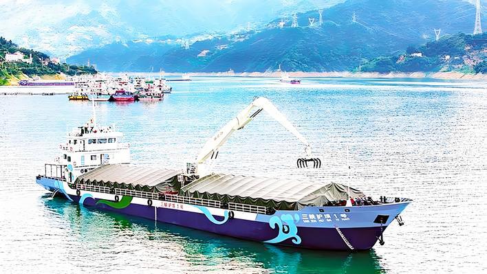 湖北绿色智能船舶产业_湖北内河船舶绿色智能发展_中国万吨级纯电动散货船下水