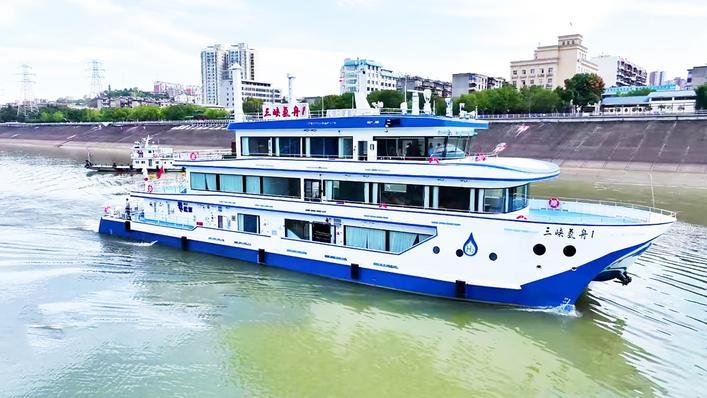 湖北内河船舶绿色智能发展_中国万吨级纯电动散货船下水_湖北绿色智能船舶产业
