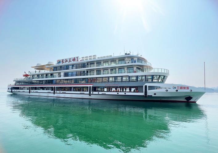 湖北内河船舶绿色智能发展_湖北绿色智能船舶产业_中国万吨级纯电动散货船下水