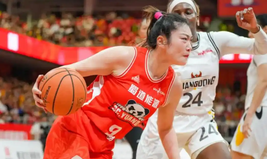 年薪千万!李梦官宣,恐告别国家队 “女篮勒布朗”为何沦为边缘人